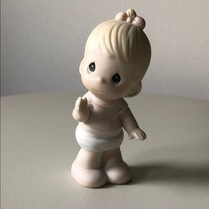 Precious Moments: Baby Girl